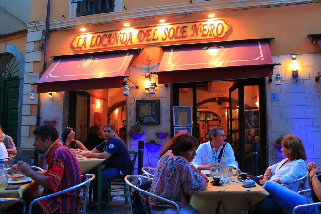 Locanda Del Sole Nero San Terenzo Eksteriør billede